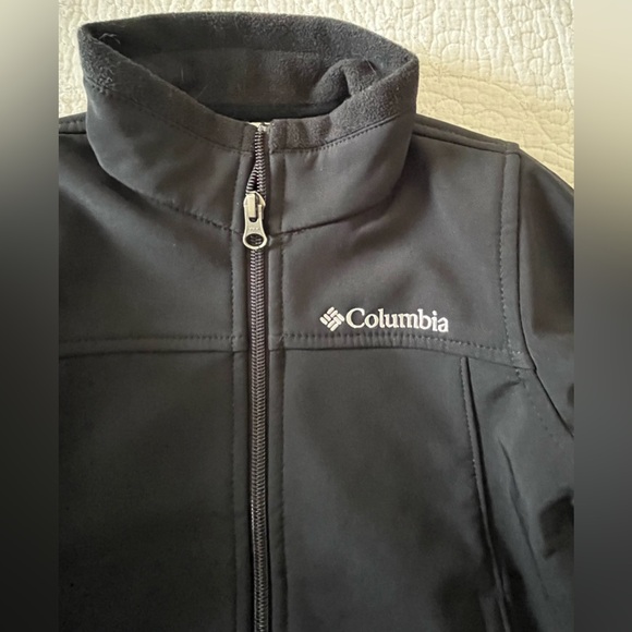 Black Columbia jacket size 3T - Picture 3 of 4